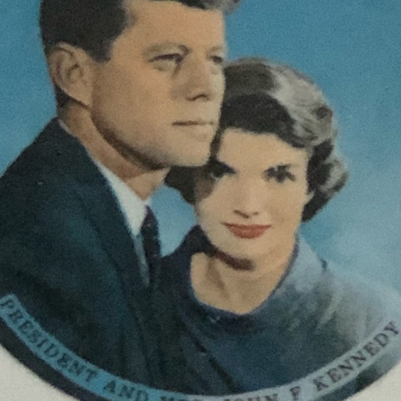 Like new condition collector plate President John F Kennedy wife white gold blue - Picture 2 of 8